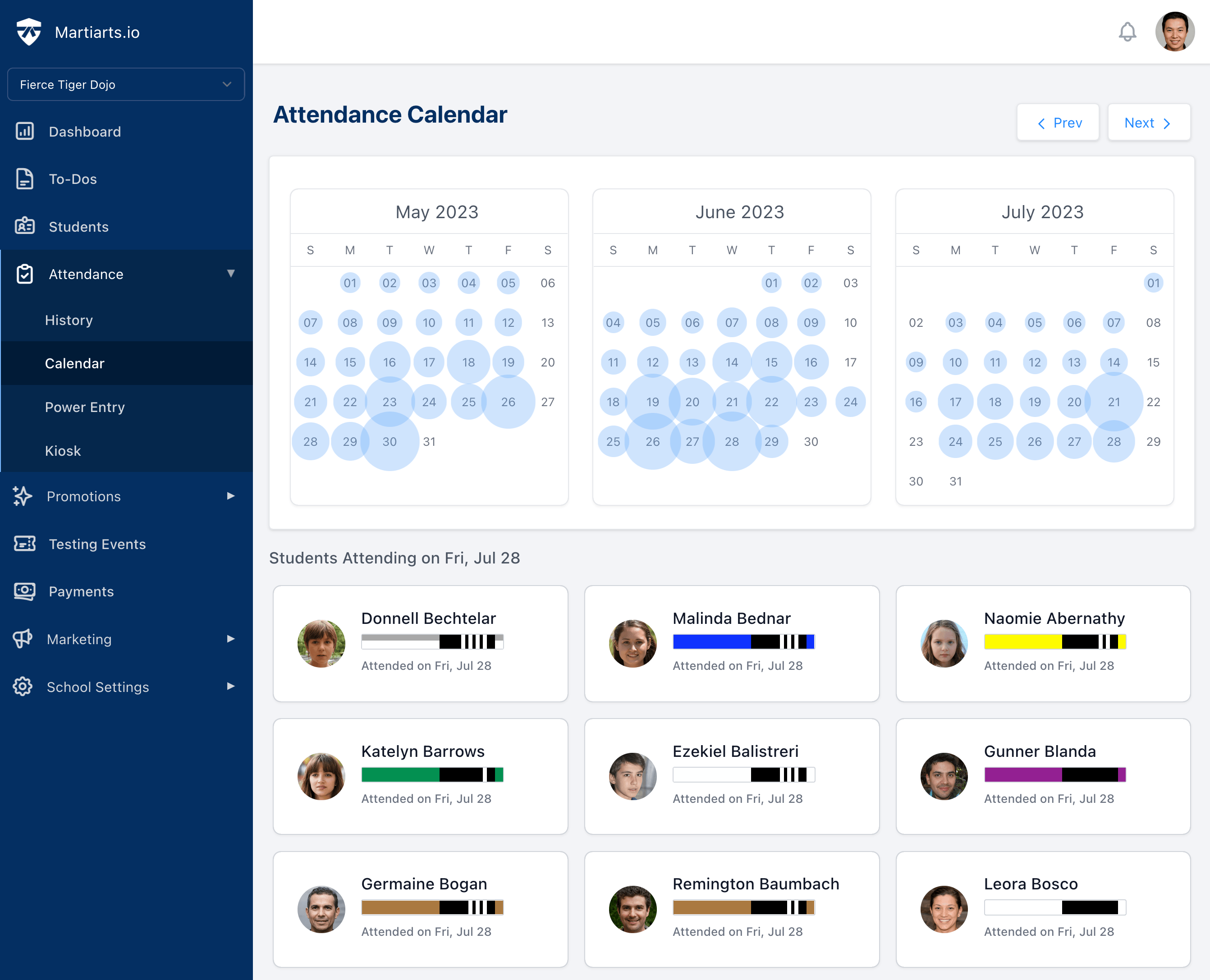 attendance calendar with blue bubbles showing size of student attendance
